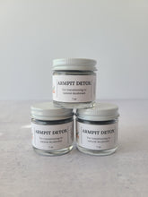 Cargar imagen en el visor de la galería, 3 one ounce glass jars of armpit detox powder stacked like a pyramid 
