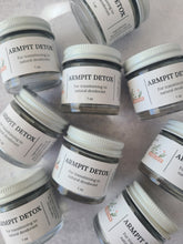 Cargar imagen en el visor de la galería, flat lay image of multiple armpit detox 1 ounce jars 
