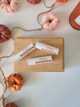 Lade das Bild in den Galerie-Viewer, Pumpkin Spice Latte Lip Balm 🎃
